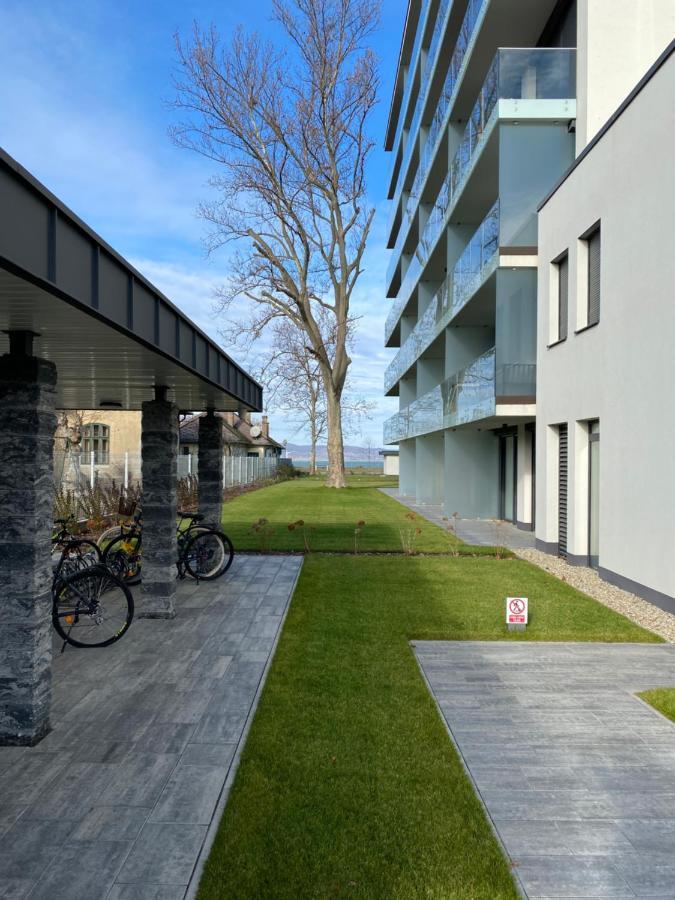 Premium Lelle Waterfront Resort Bonnie Balatonlelle Exterior foto