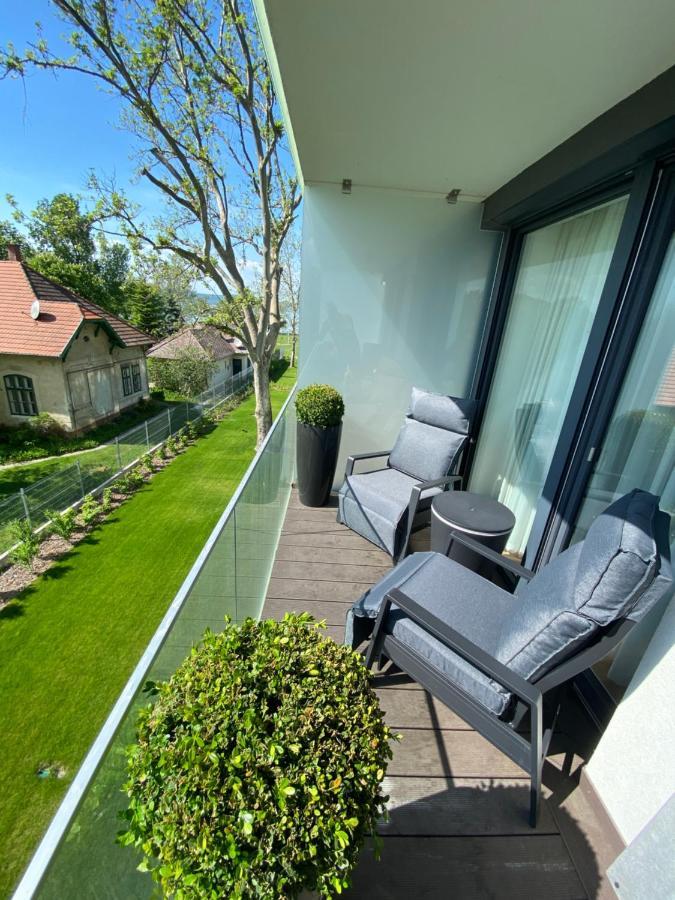 Premium Lelle Waterfront Resort Bonnie Balatonlelle Exterior foto