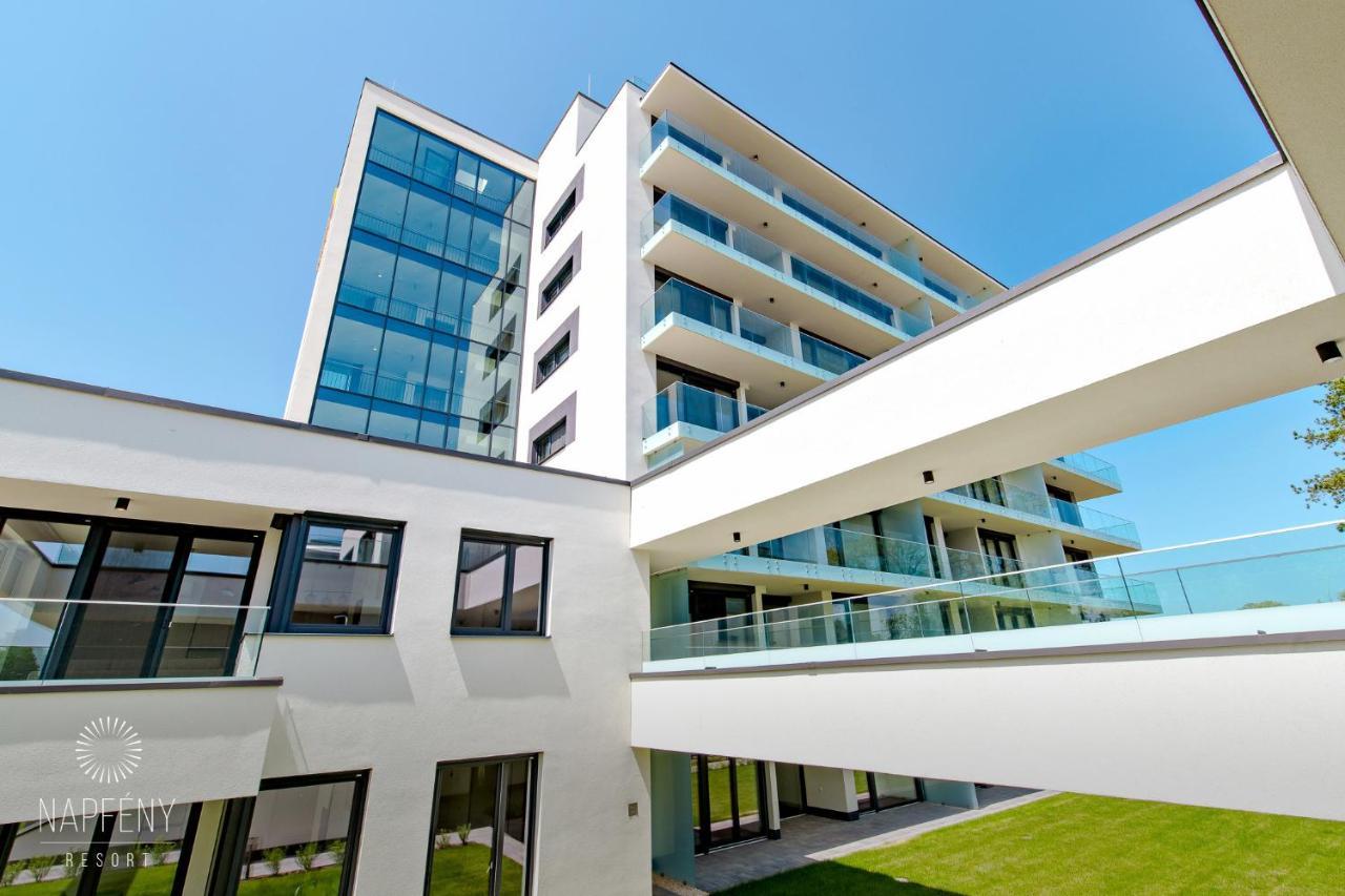 Premium Lelle Waterfront Resort Bonnie Balatonlelle Exterior foto